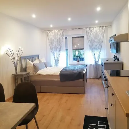 Ferien Und Monteurzimmer Arnadia Apartamento *